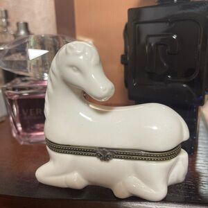 Vintage Greenbrier Int'l Horse Box Jewelry Trinket